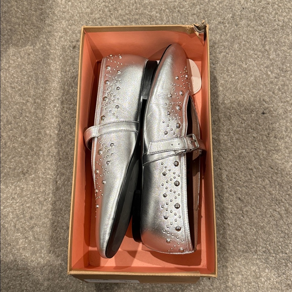 BiBi Lou Silver Studded Women's Flats - Picture 2 of 6